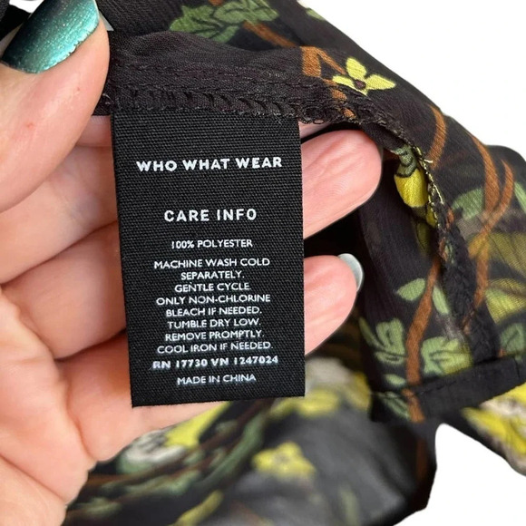 Who What Wear Women's Plus Size 3X Daffodil Floral Front Tie Blouse - Picture 7 of 9